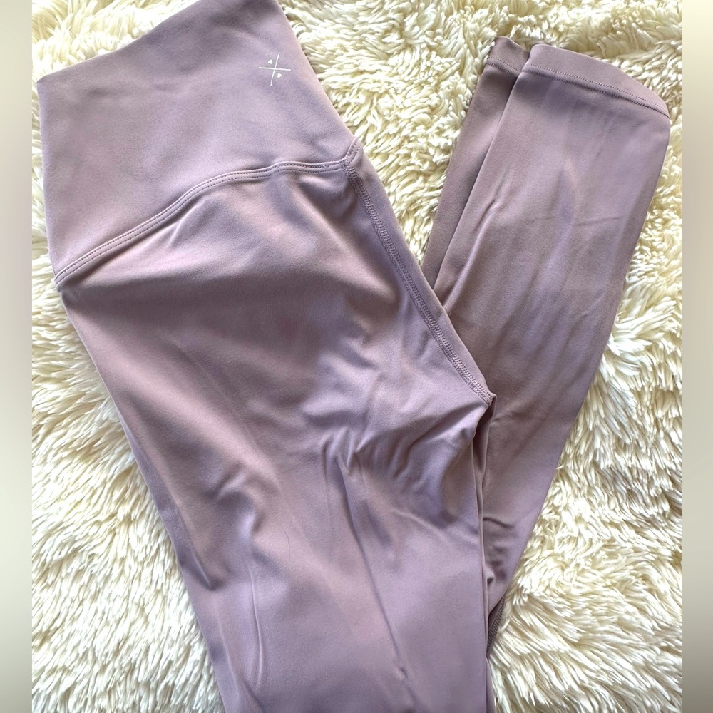 NWOT FreeSpirit lavender leggings size medium, feel buttery like Aligns